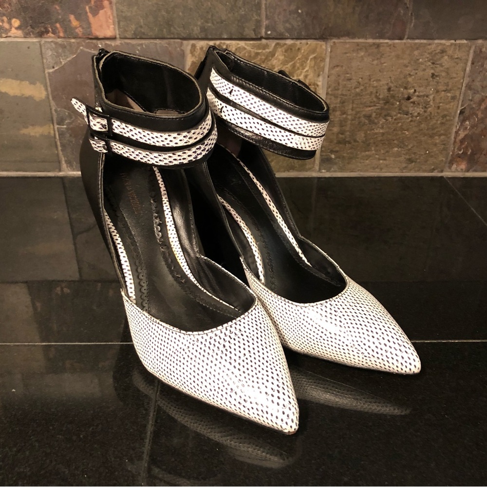 Pour La Victorie heels - new unworn